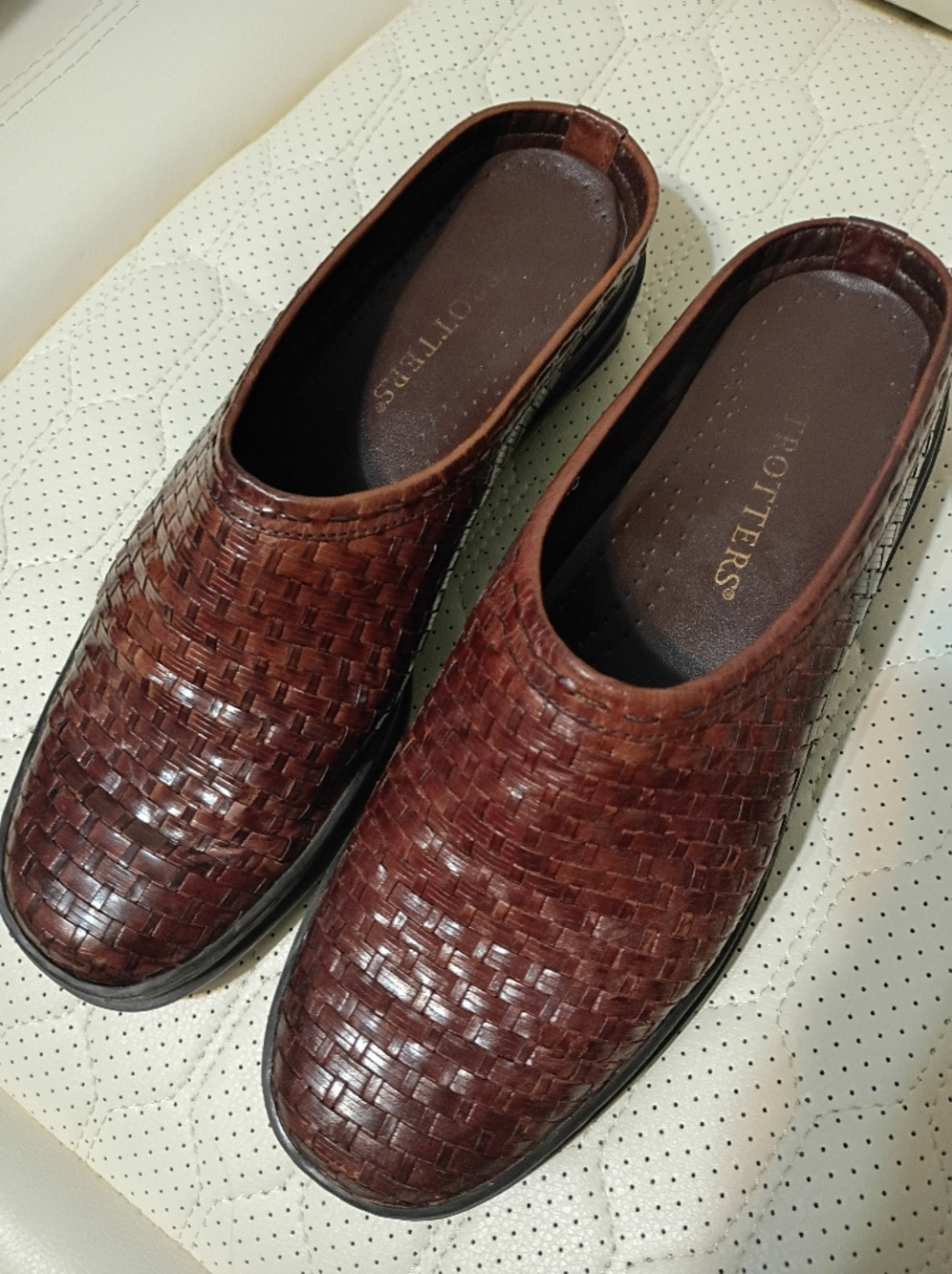 Trotters Women's  Woven Leather Slip-On Loafers in Rich Brown. Size 7 1/2M